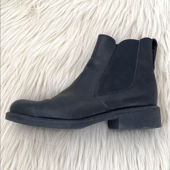 Roots Black Leather Ankle Boots Made in Canada US sz 6.5 Casual Emo Like New - Picture 1 of 13